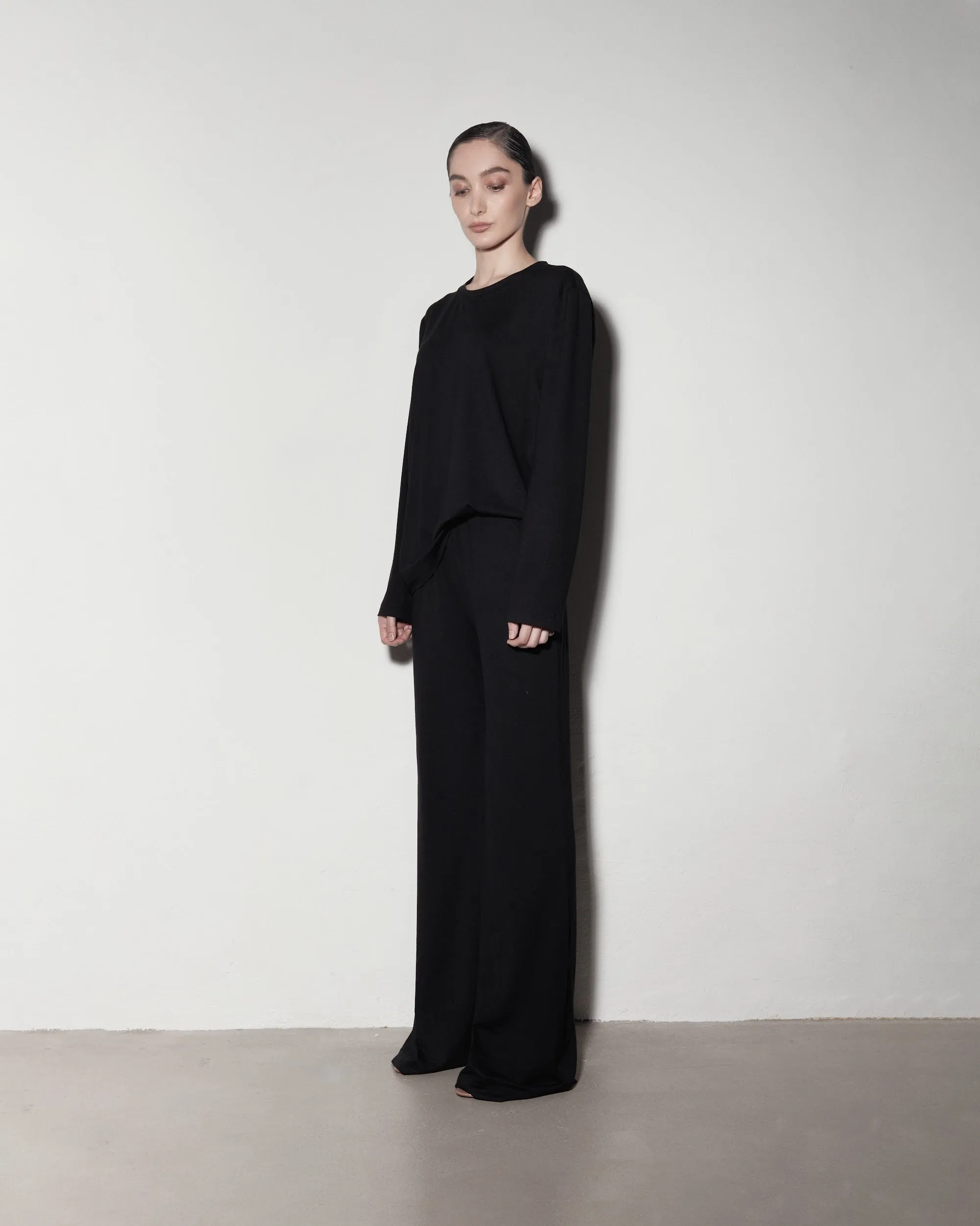 LONGSLEEVE. ČERNÝ