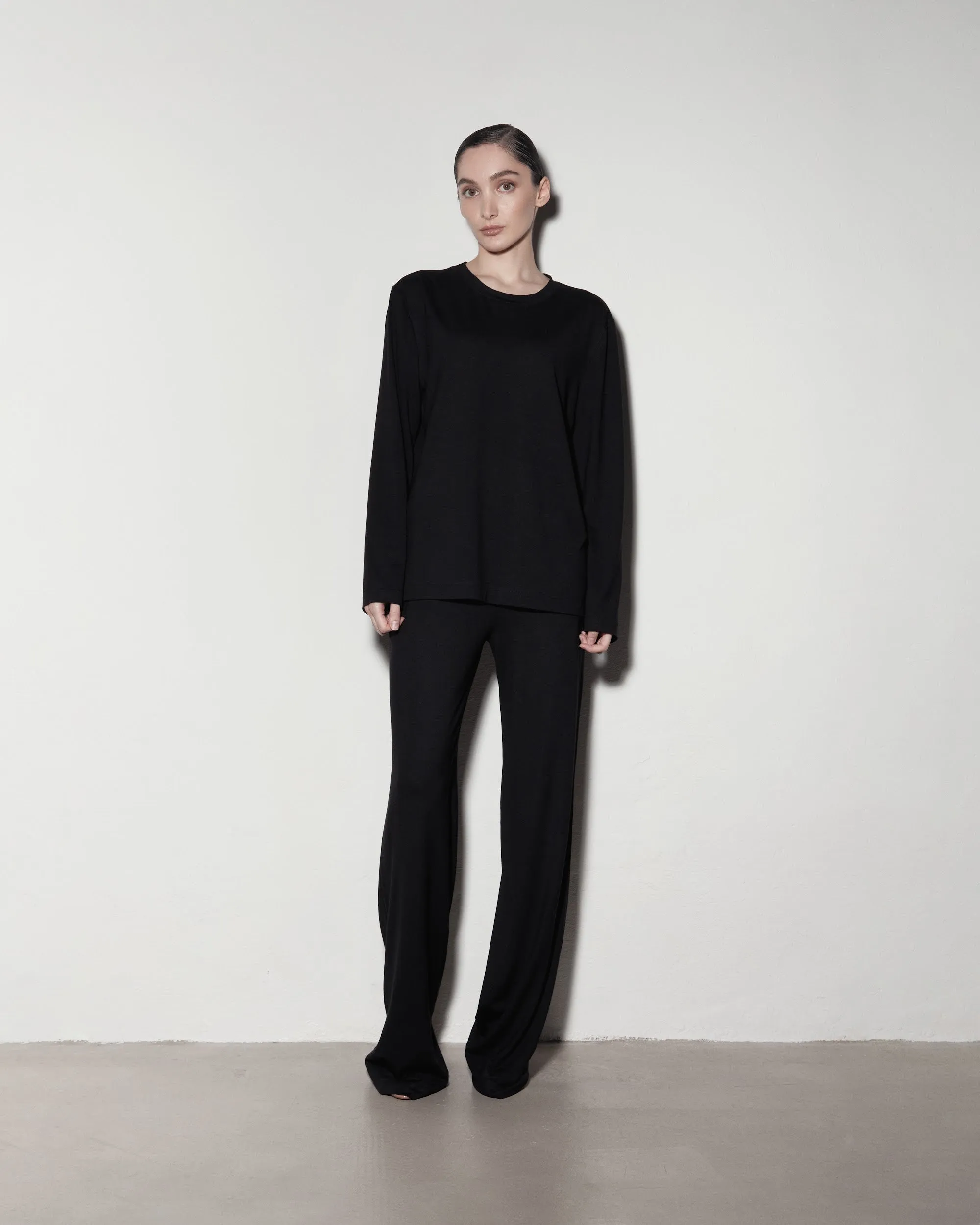 LONGSLEEVE. ČERNÝ