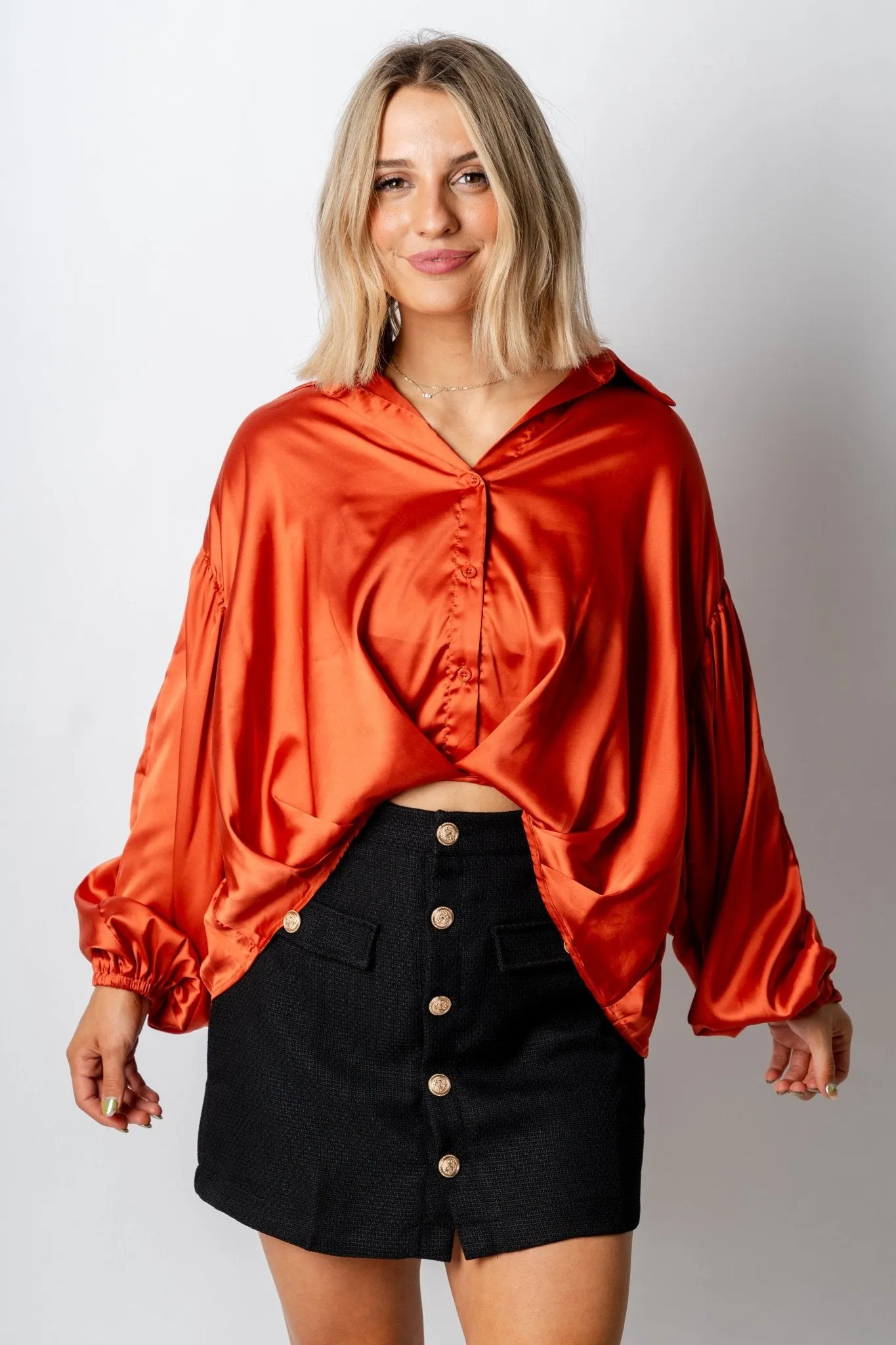 Pleated sleeve blouse rust