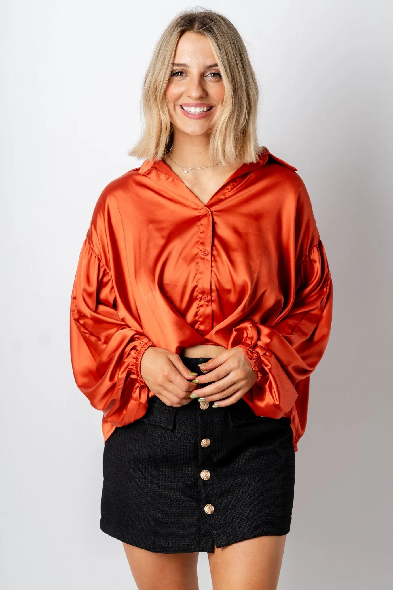 Pleated sleeve blouse rust