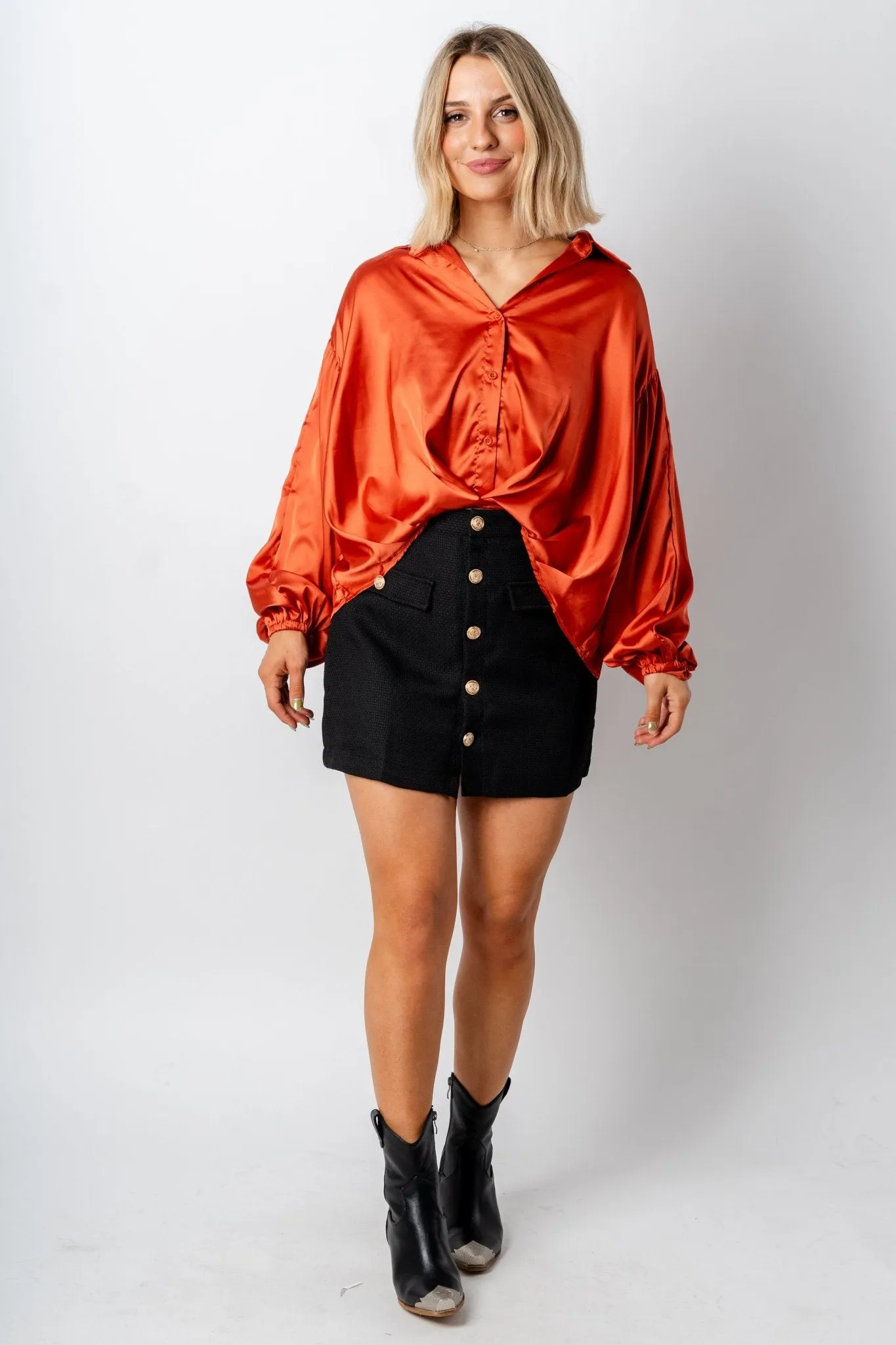 Pleated sleeve blouse rust