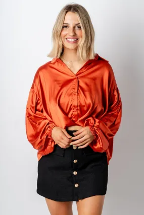 Pleated sleeve blouse rust